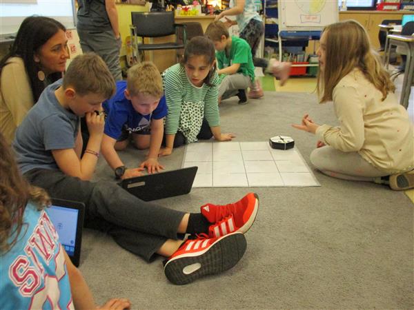 MT Students sitting on floor working with robots