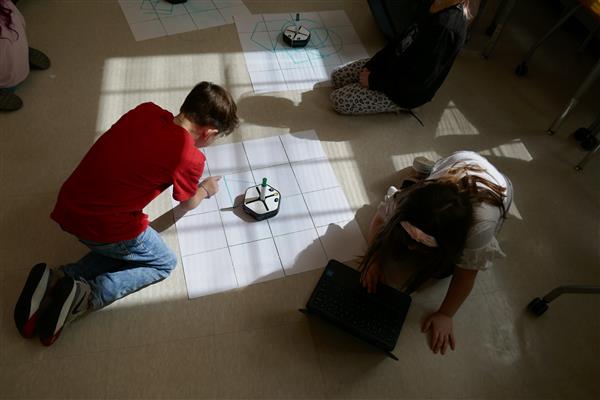 2 students using robot